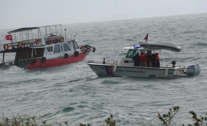 Van Gölü'nde batan tekneyi arama çalışmalarına ara verildi