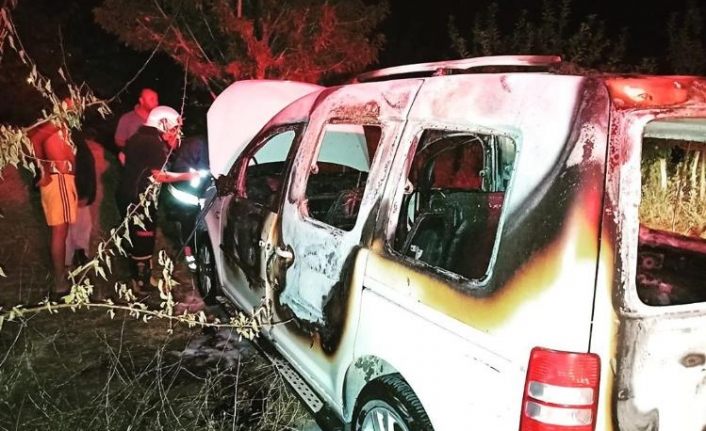 Van’da park halindeki araç yandı