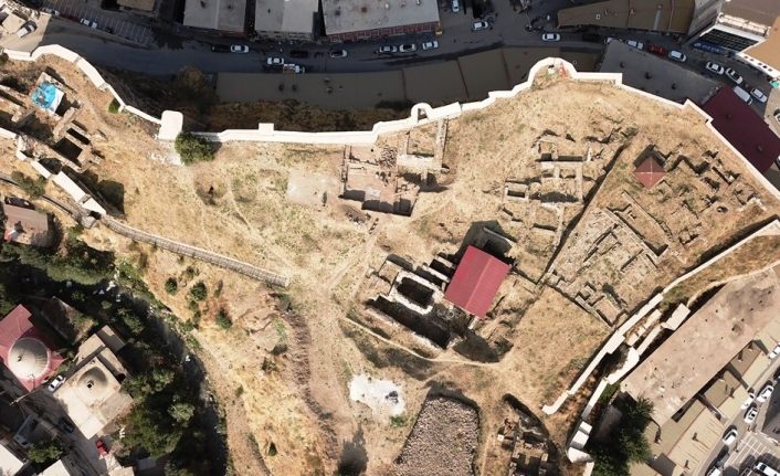 Bitlis Kalesi’nde Bizans ve Osmanlı dönemine ait bulgular bulundu