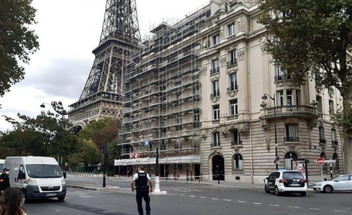 Paris'te bomba alarmı! Eyfel Kulesi boşaltıldı