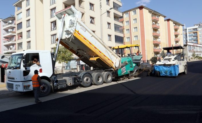 Van Büyükşehir Belediyesinden yol asfaltlama çalışması
