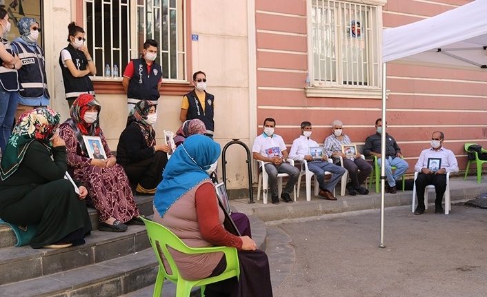 HDP önündeki ailelerin evlat nöbeti 394'üncü gününde