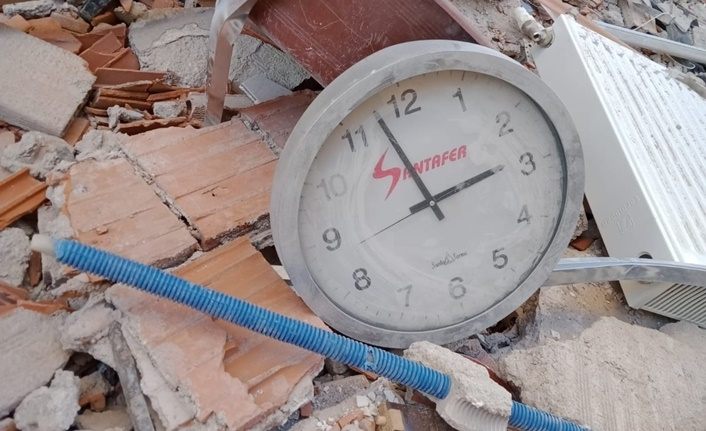 İzmir'deki deprem zamanını durdurdu
