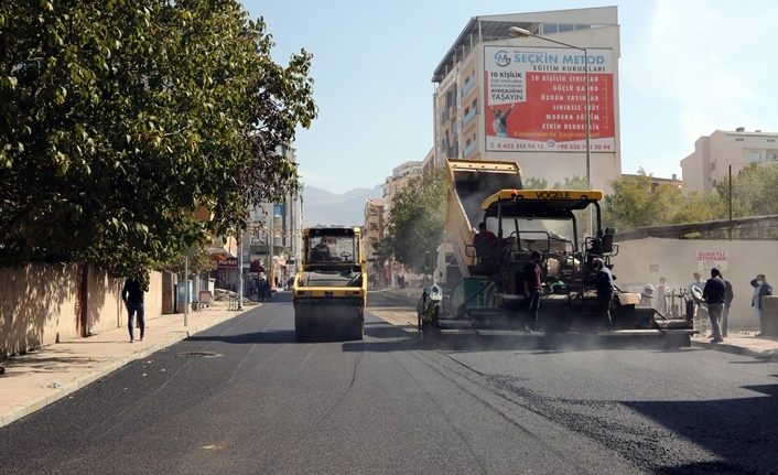 Van Büyükşehir Belediyesi'nin asfalt çalışması devam ediyor