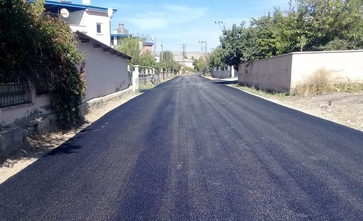 Van Büyükşehir, Mollakasım'da 9 kilometrelik yolu asfaltladı