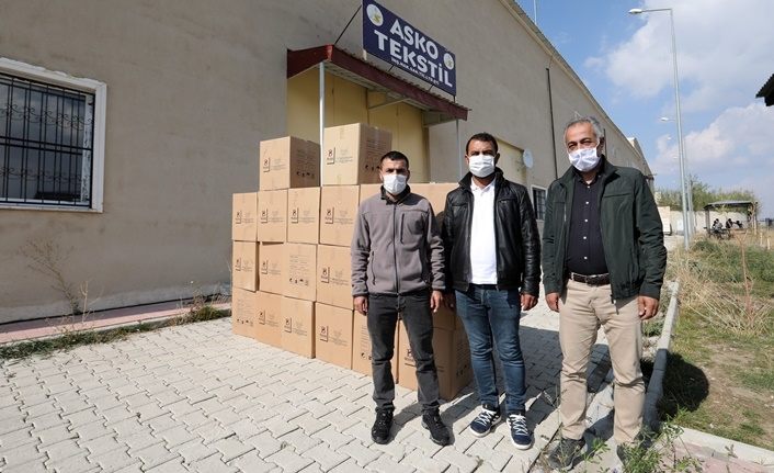 Vanlı tekstilciler, Van Büyükşehir Belediyesi 40 bin maske hediye etti