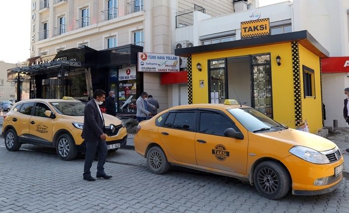 Van Büyükşehir Belediyesi taksi duraklarını yeniliyor
