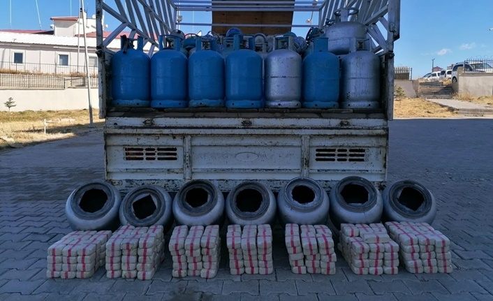Van'da mutfak tüplerine zulalanmış 105 kilo eroin ele geçirildi