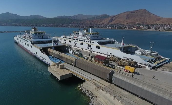 Türkiye'nin en büyük iki feribotu 2020'de 500 bin ton yük taşıdı
