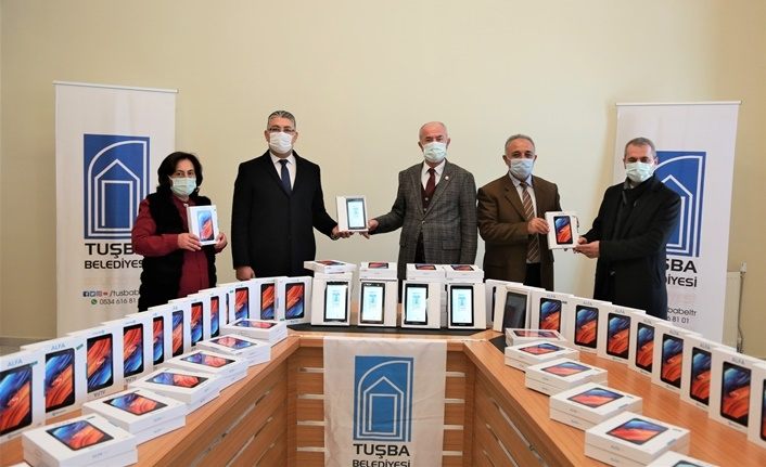 Tuşba Belediyesi'nden eğitime 'tablet' desteği