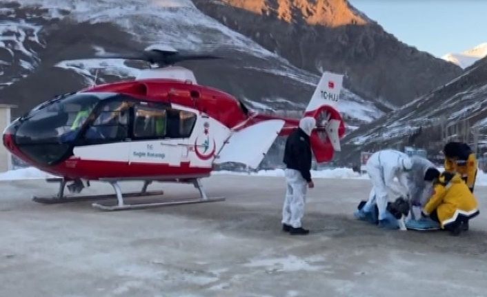 Van'da kalp krizi geçiren kadının imdadına helikopter yetişti