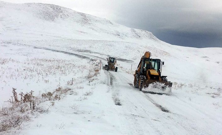 Van Büyükşehir, karla mücadele çalışmalarını sürdürüyor