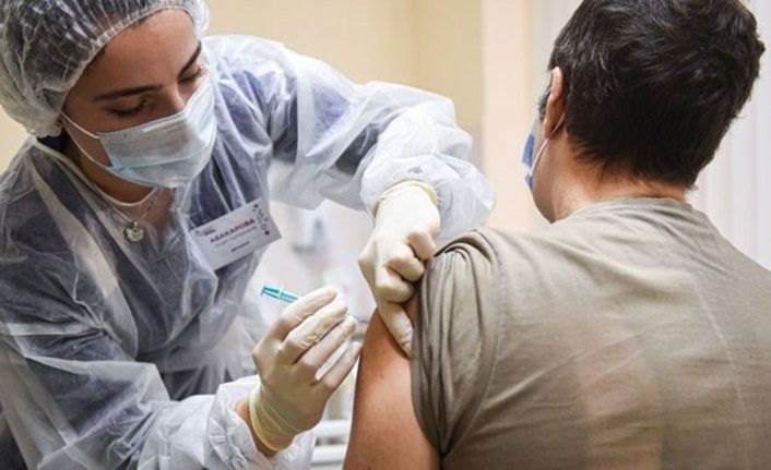 Bugün başlıyor! Bakan Koca'dan 80 yaş üzeri için aşı açıklaması