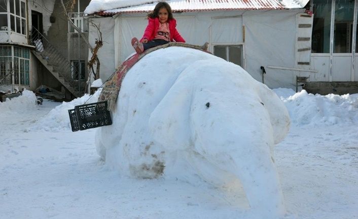 Hakkari'de yapıldı! Bu da kardan fil