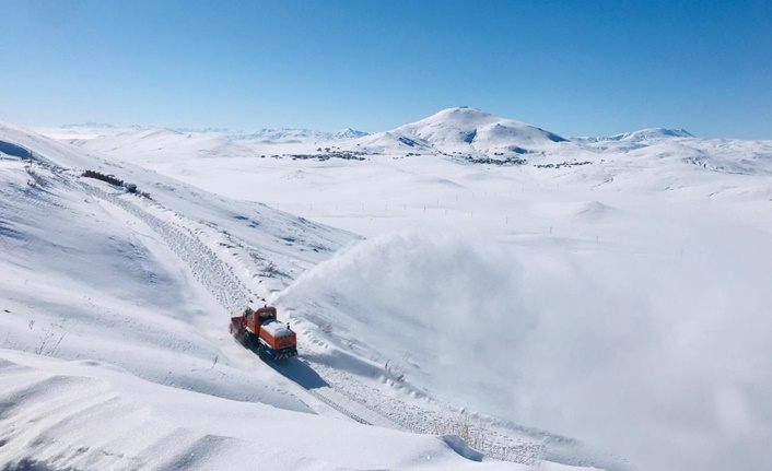 Van Büyükşehir, kırsalda karla mücadelesini sürdürüyor