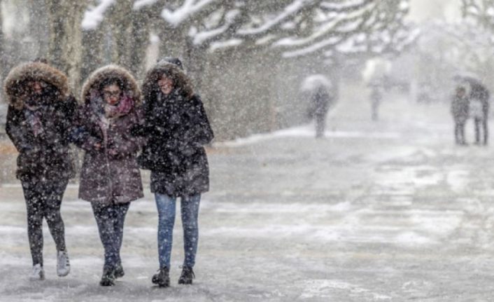 Bursa'da okullara 2 gün kar tatili