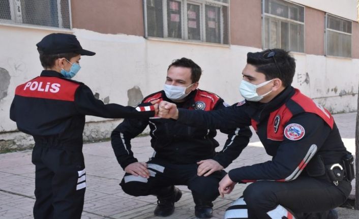 Siirt'te küçük Ali'nin polis sevgisi karşılıksız kalmadı