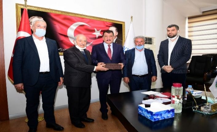 Malatya'da Arapgirli muhtarlardan Başkan Gürkan'a teşekkür ziyareti