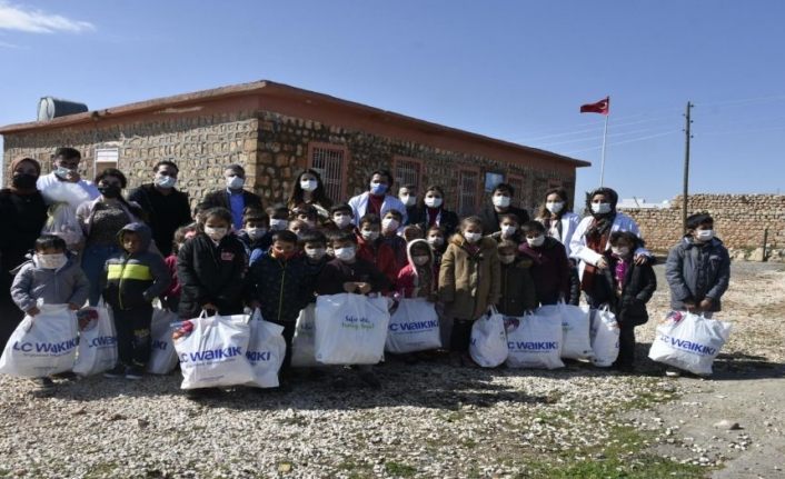 Mardin'de sağlık çalışanları köy okullarını unutmadı