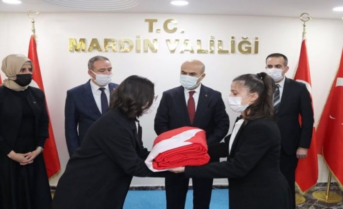 Şanlı bayrağımızın Mardin'de devir teslimi yapıldı