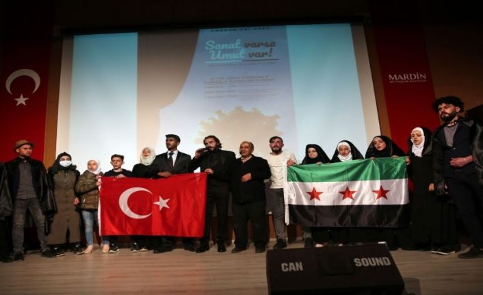 Savaş mağduru Suriyeliler, Mardin'de tiyatro oyunu sahneledi