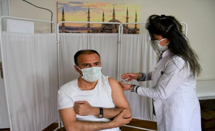 Siirt'te 825 öğretmen aşı programına alındı