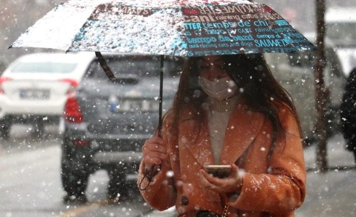 Van'da kar yağışı! Vatandaşlar hazırlıksız yakalandı