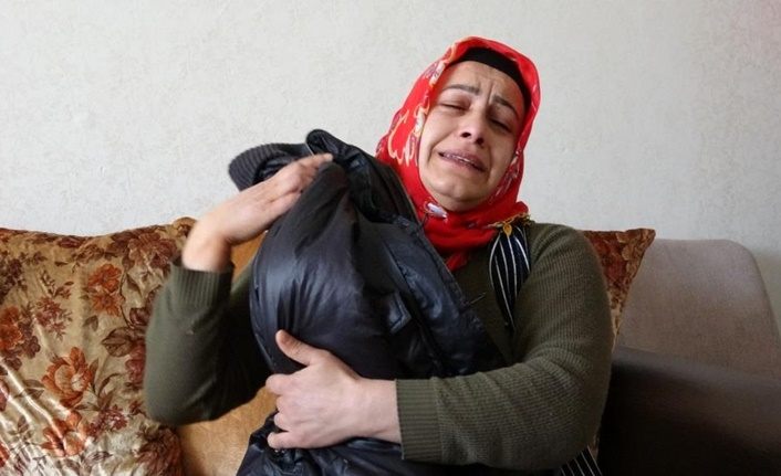 Vanlı anne, 10 yıl önce PKK'nın kaçırdığı evladının montuna sarılarak uyuyor