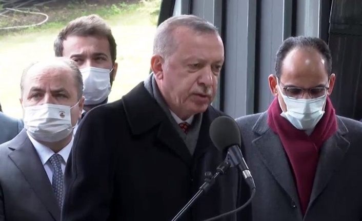 Cumhurbaşkanı Erdoğan, Turgut Özal'ın kabrinde Kur'an-ı Kerim okudu