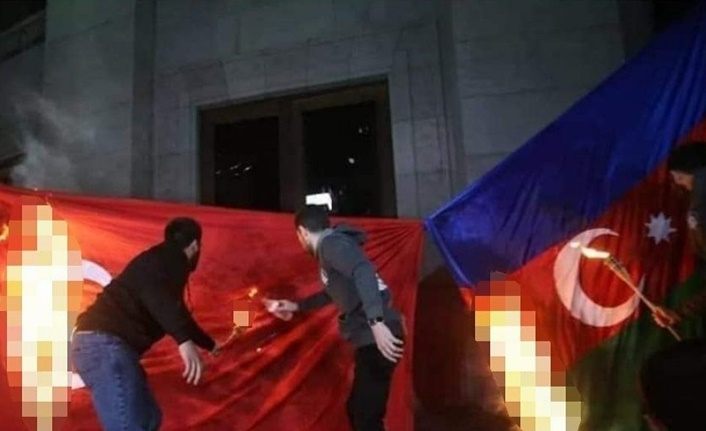 Ermeni provokasyonu! Türk ve Azerbaycan bayraklarını yaktılar