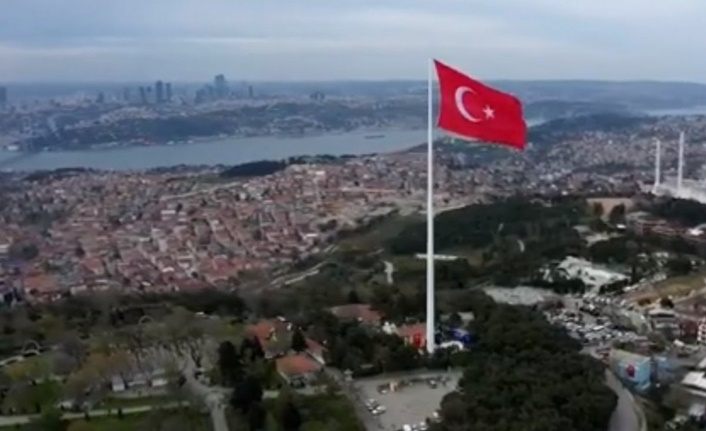 İstikbal göklerdedir! Dünyanın en büyük Türk bayrağı göndere çekildi