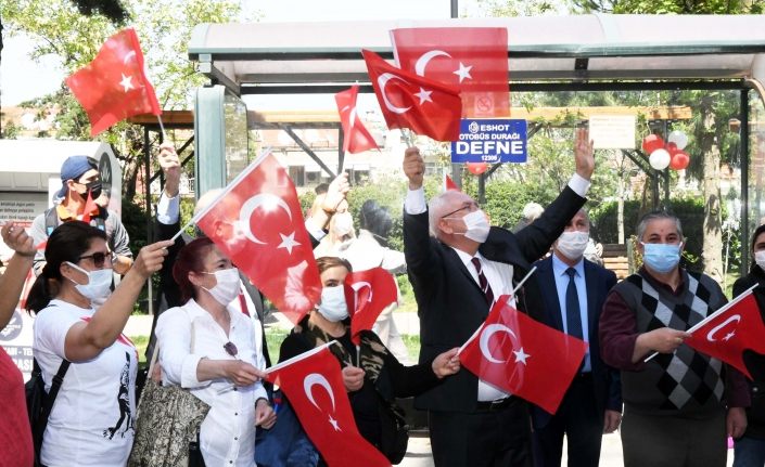 İzmir Karabağlar'da kısıtlamaya rağmen kutlama