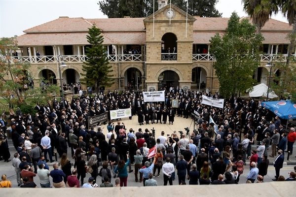 Kıbrıs'ta avukatlar eylemde