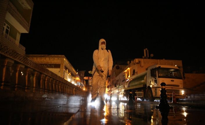 Mardin caddeleri sabunlu sularla dezenfekte edildi