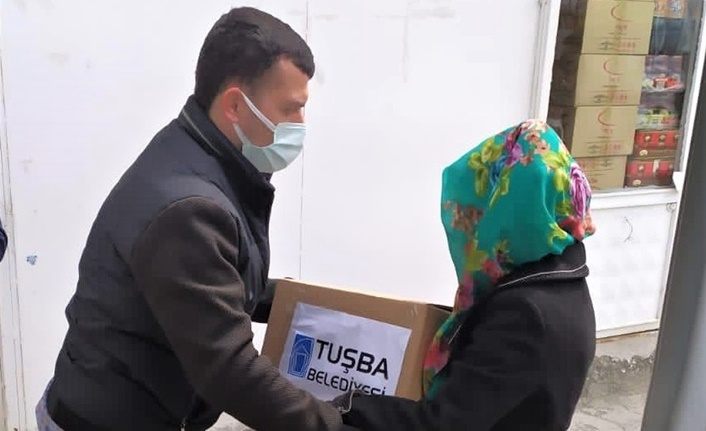 Tuşba'da ihtiyaç sahibi ailelere gıda paketi dağıtımı