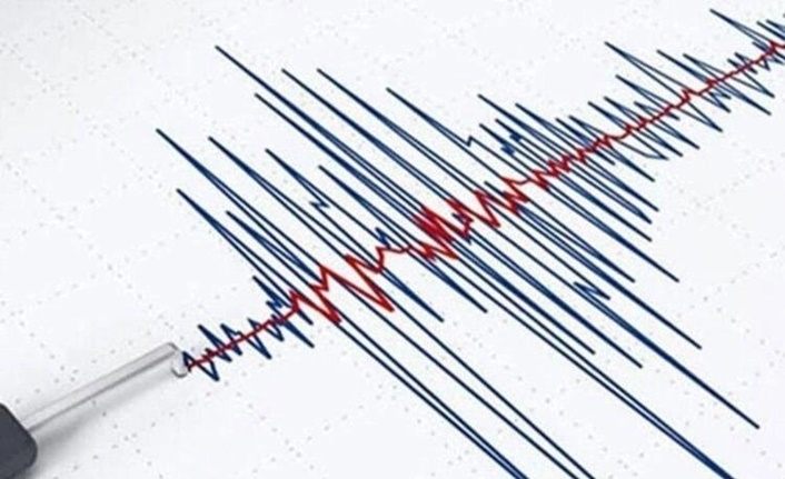 Van'da peş peşe korkutan depremler