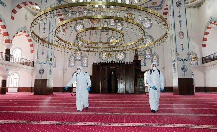 Van'da Ramazan ayı öncesi camiler dezenfekte edildi