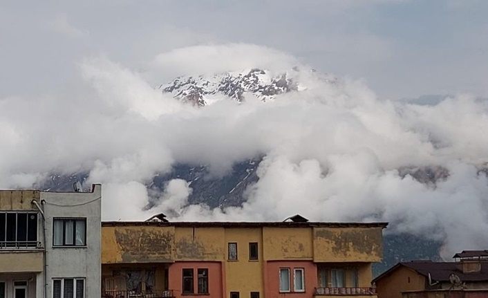 Mayıs ayında Sümbül Dağı'na kar yağdı