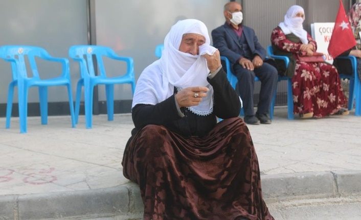 Sözde kadın savunucusunuz HDP! Van'da ağlayan anneye aldırış etmediler