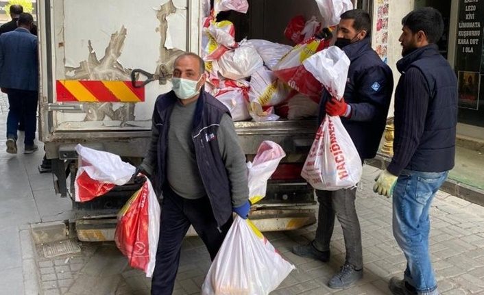 Van'da bin 220 aileye gıda kolisi dağıtıldı