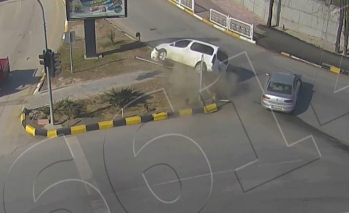 Van'da ve Muş'ta medyana gelen trafik kazaları kameraya yansıdı