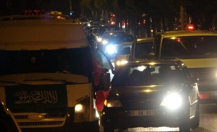 Van'da yüzlerce araçla İsrail saldırılarına sert kınama