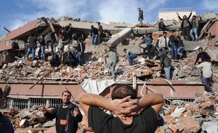 Bu ihmal değil açık bir cinayet! Van depreminde ölen 10 cana 24 taksit