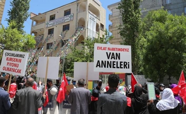 HDP'liler Van'da annelerin sesini müzikle bastırmaya çalıştı