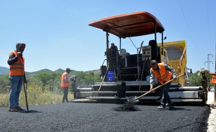 İzmir Aliağa’da asfalt çalışmaları başladı