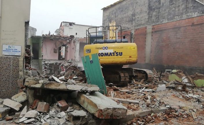 Kocaeli Bekirdere’de metruk binanın yıkımı gerçekleşti