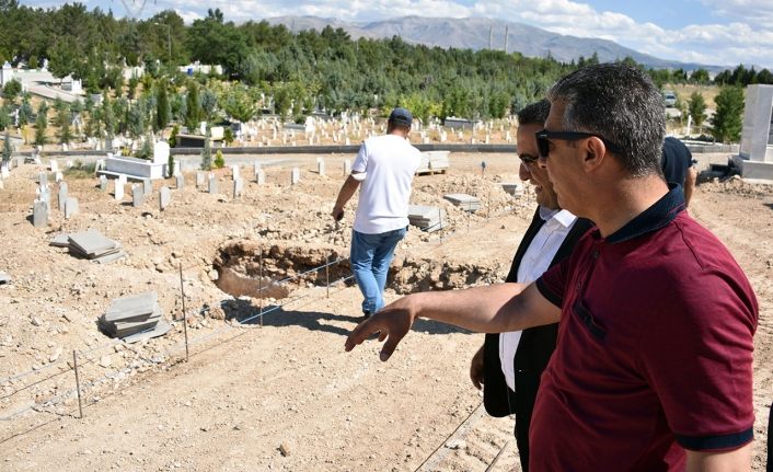 Malatya Şehir Mezarlığı’na Diyarbakır’dan inceleme ziyareti