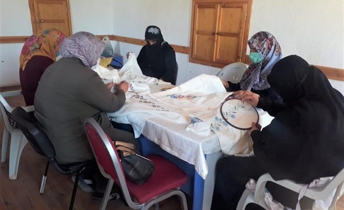 Tuşba'da kadınlara tekstil kursu veriliyor