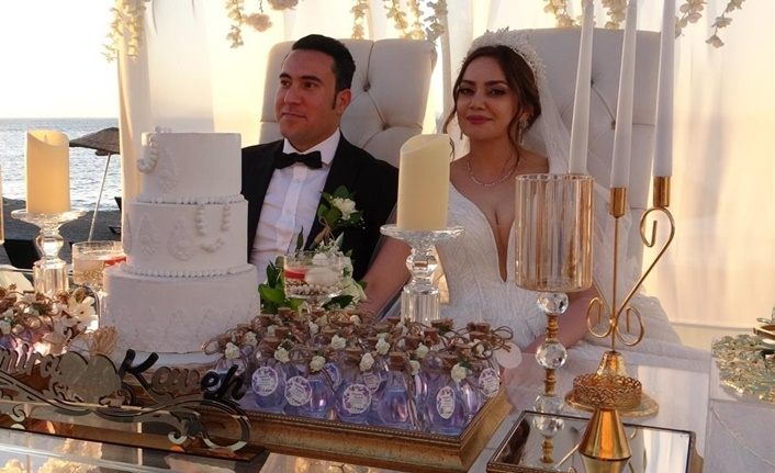 Van'da düğün sezonu başladı! İranlı çift dünya evine girdi