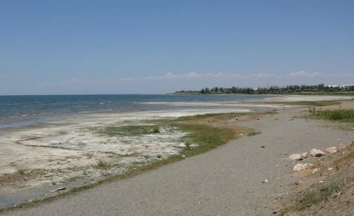 Van Gölü'nün su seviyesi sürekli geriye doğru çekiliyor
